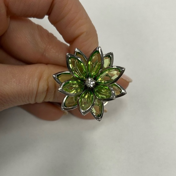 Womens Crystal Green Flower Ring Adjustable Sample - Picture 3 of 5